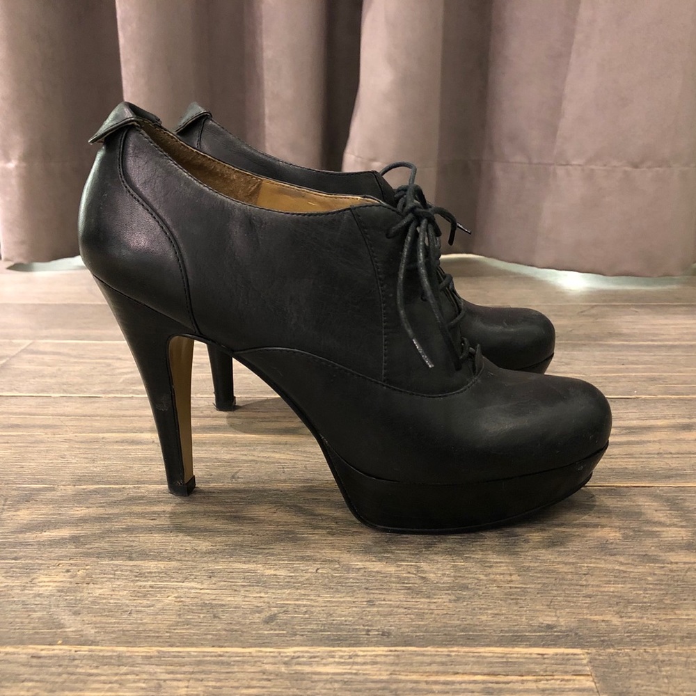 NINE WEST LACE BOOTIE SZ. 7.5
